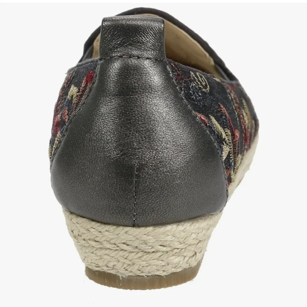 David Tate Kindle ~ Floral Embroidered Black Wedge Heels NWOT Size 9.5M